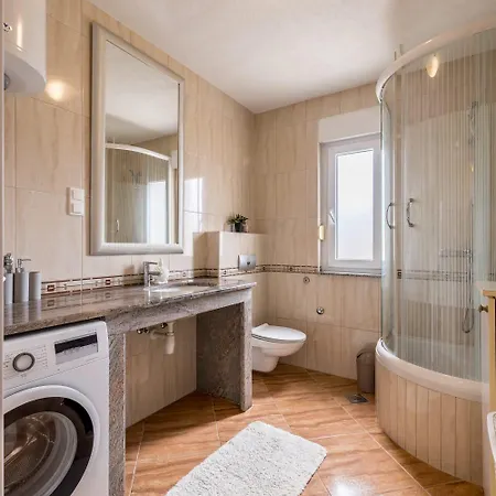 Nada Διαμέρισμα Τρογκίρ